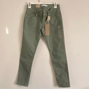 Levi’s Green Cropped Skinny Jean